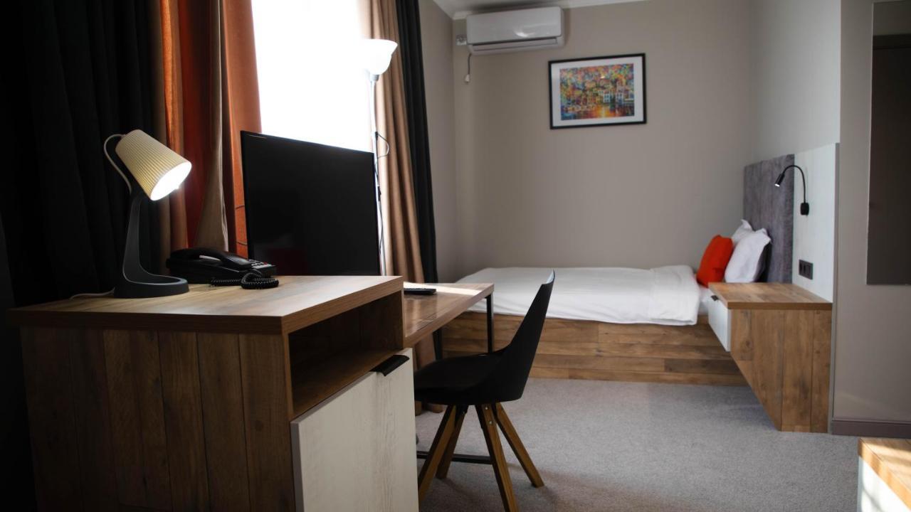Zodiac Hotell Atyraū Exteriör bild