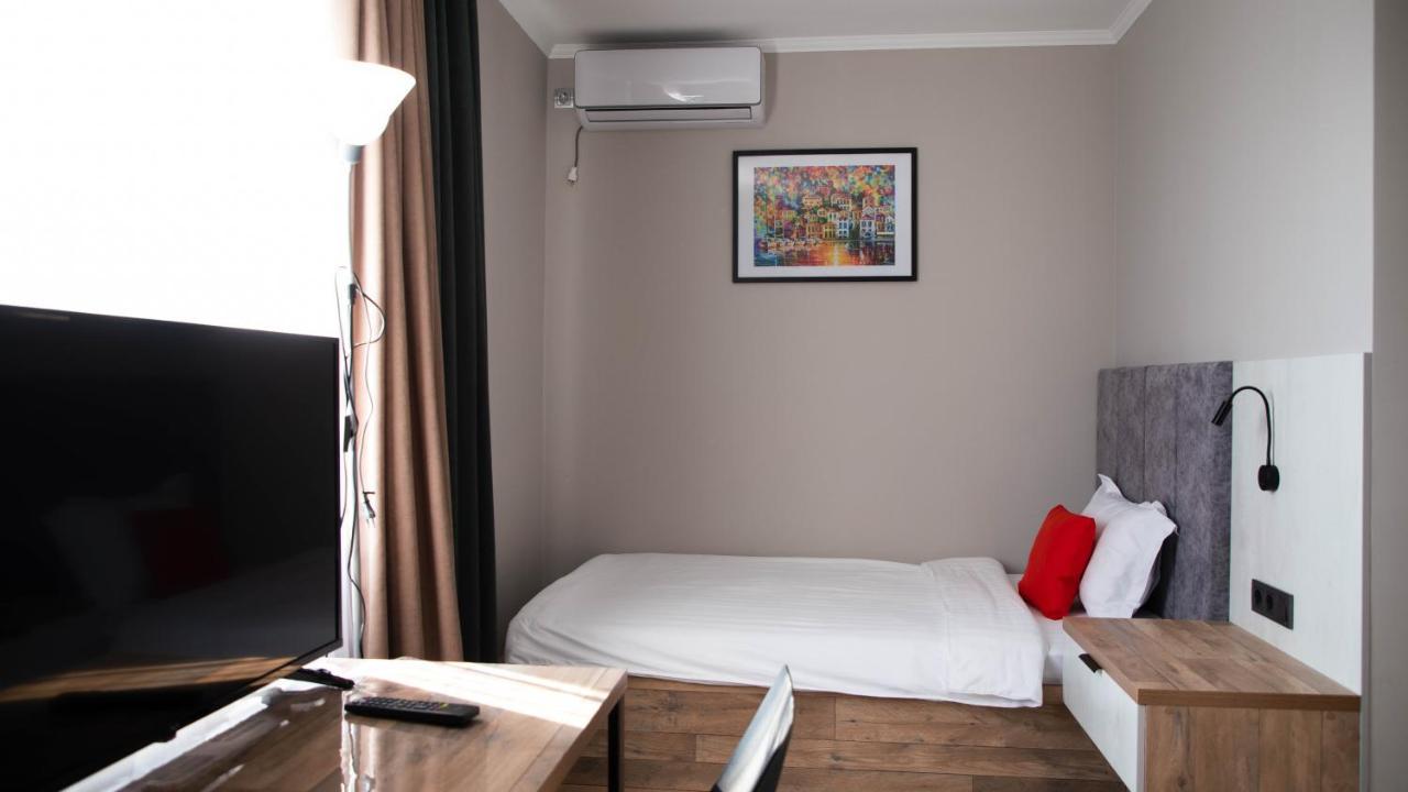 Zodiac Hotell Atyraū Exteriör bild