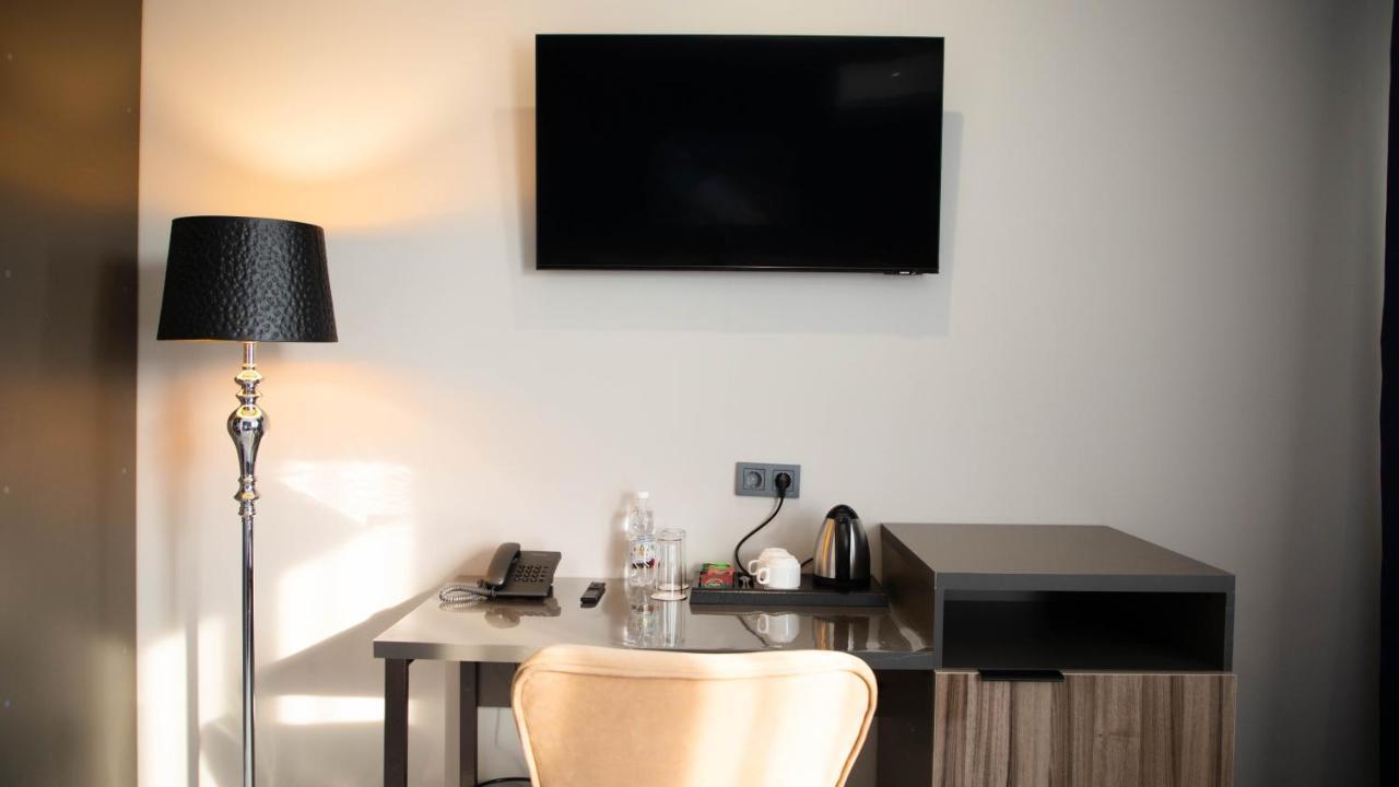 Zodiac Hotell Atyraū Exteriör bild